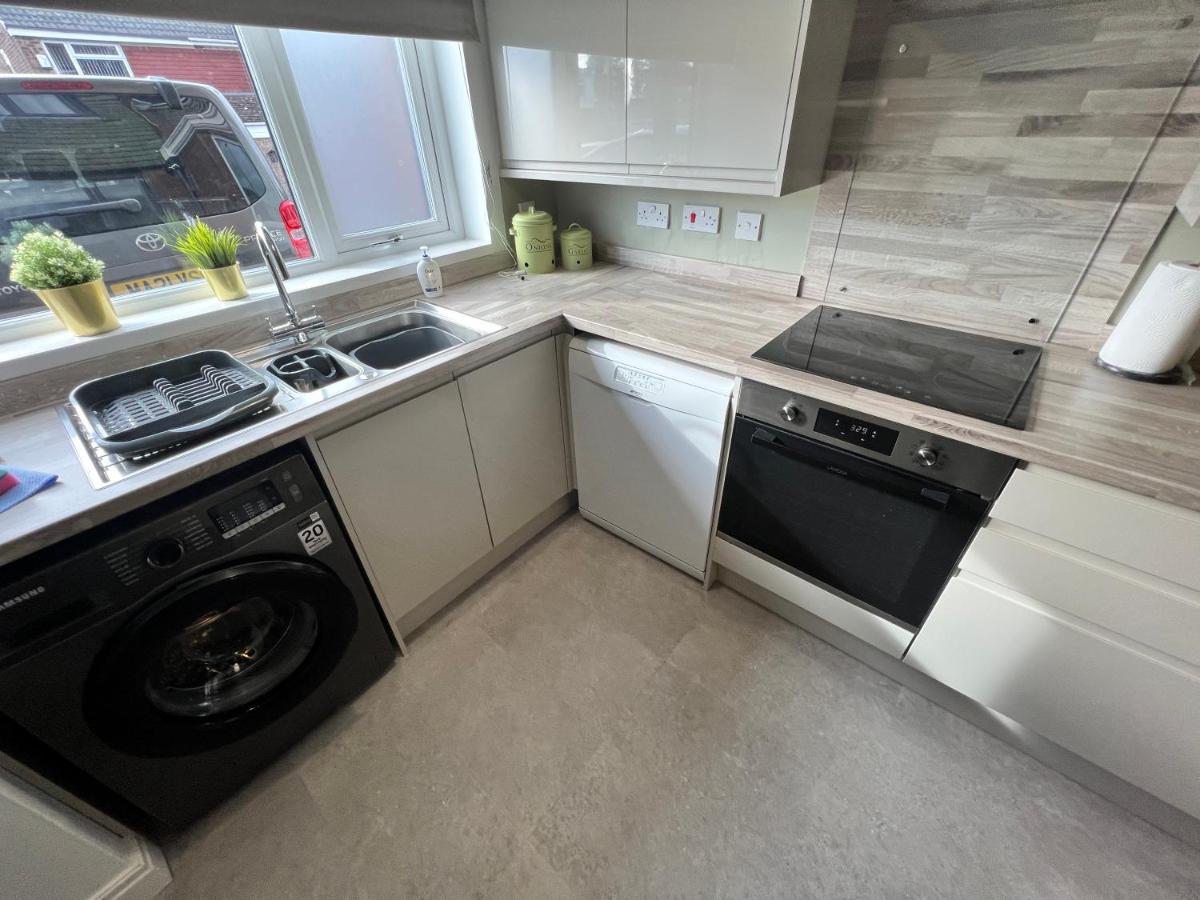 Very Comfy 3 Bed Town House Ashton-under-Lyne Екстер'єр фото